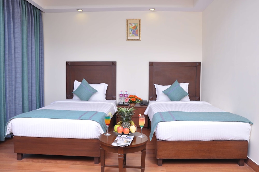 Le Lac Sarovar Portico 13/56