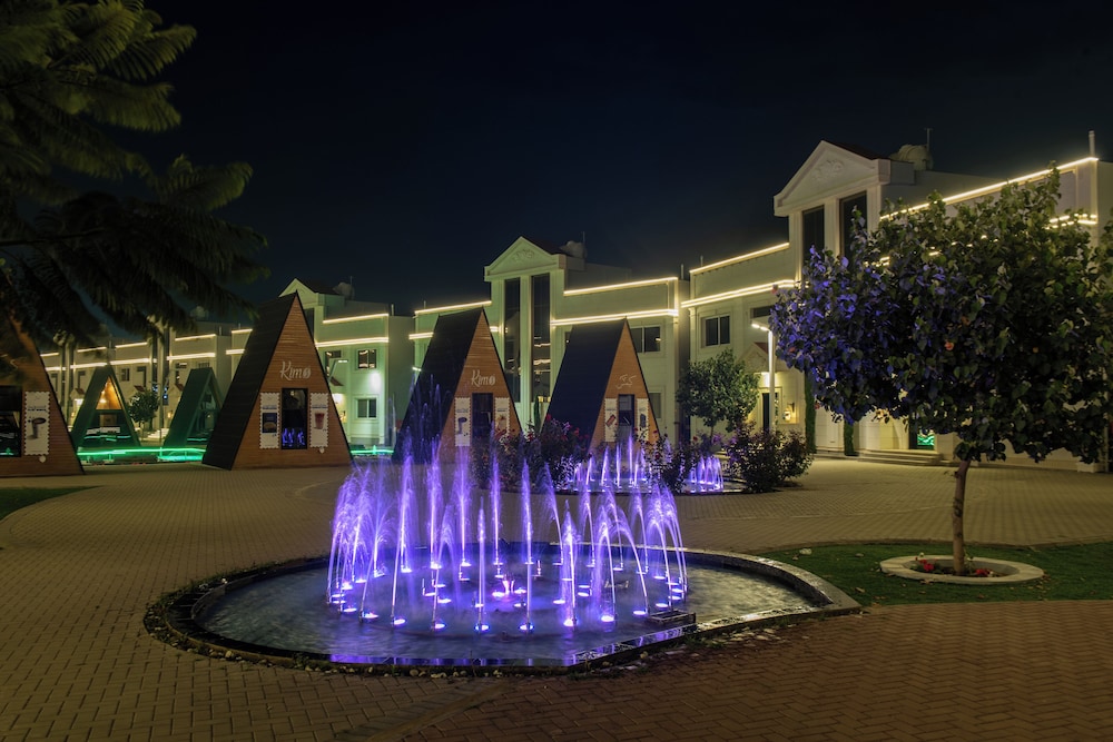 Midtown Majestic Garden Resort 56/59