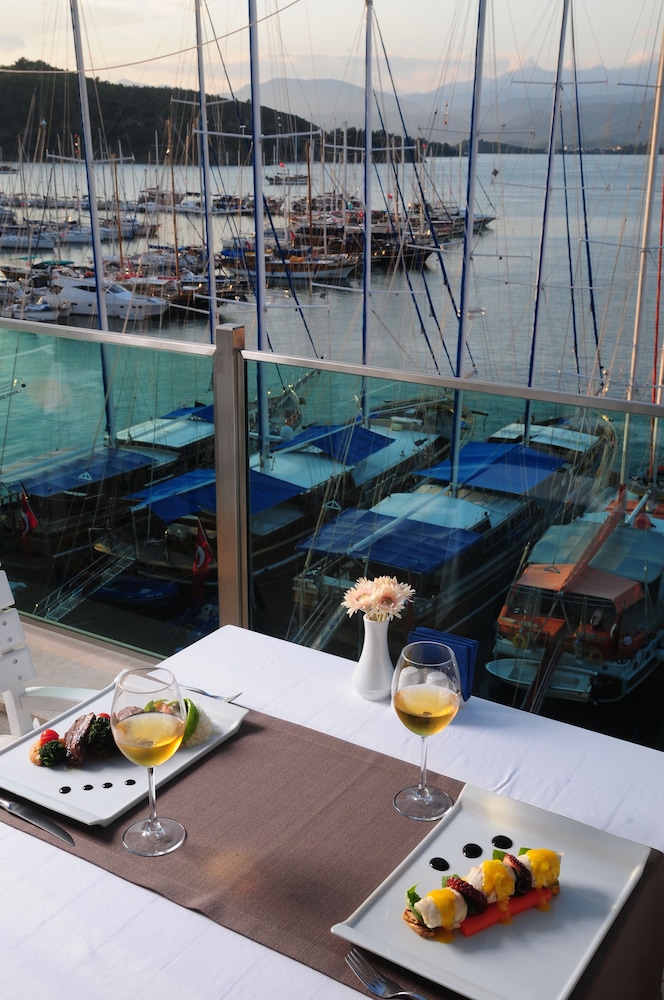 Alesta Yacht Hotel 52/74