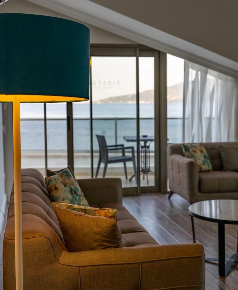 Aurasia Beach Hotel 48/69