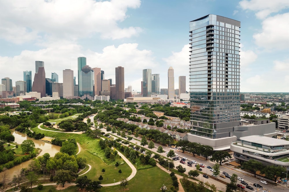 Thompson Houston, by Hyatt 69/72