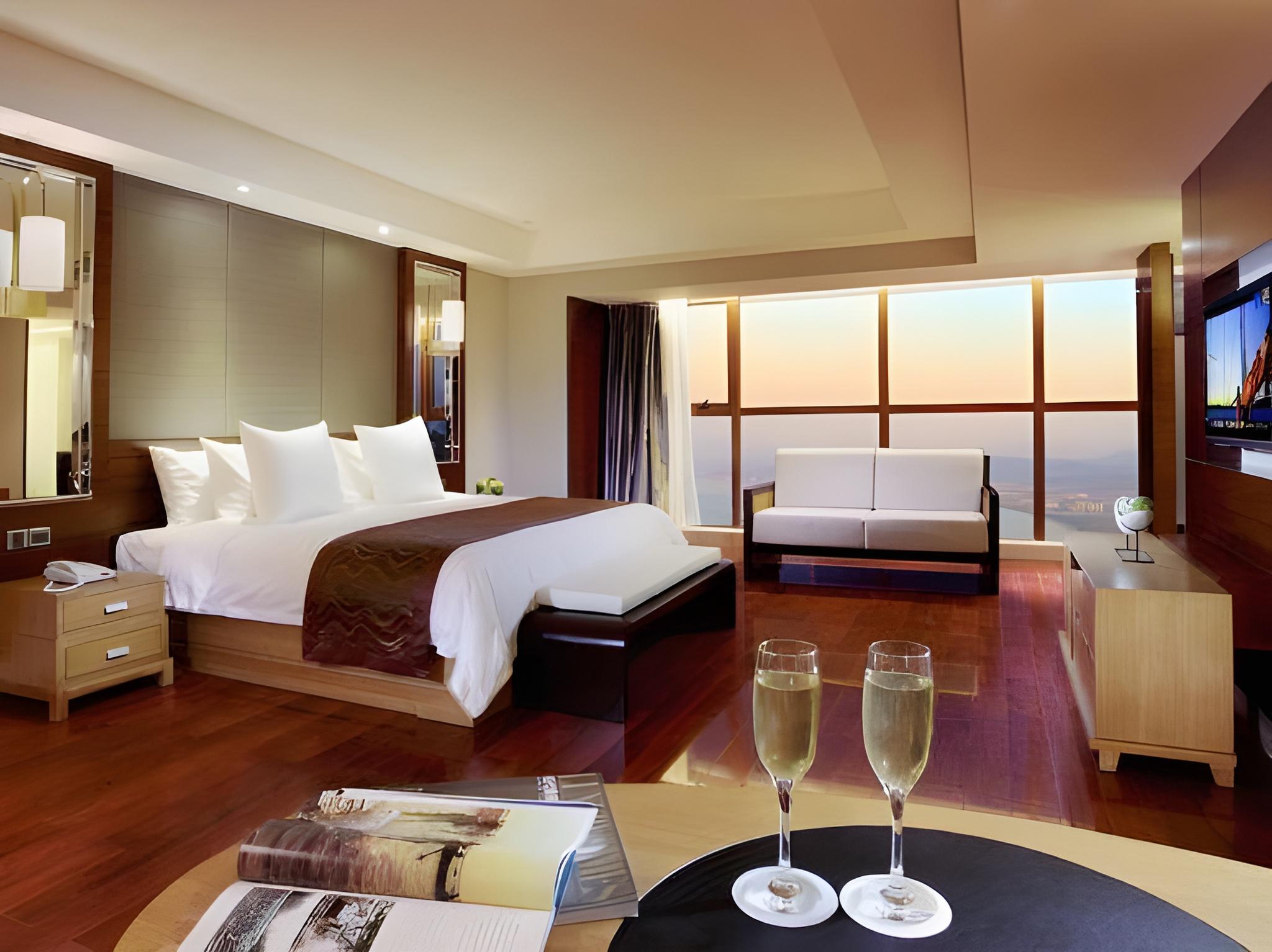 Deluxe, Suite, with View