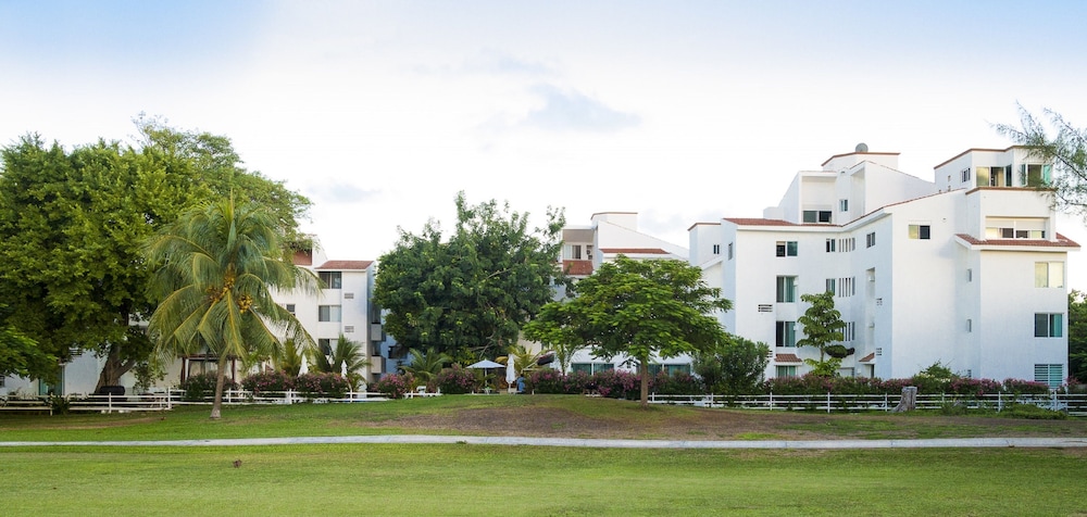 Las Gaviotas Hotel Suites 6/51
