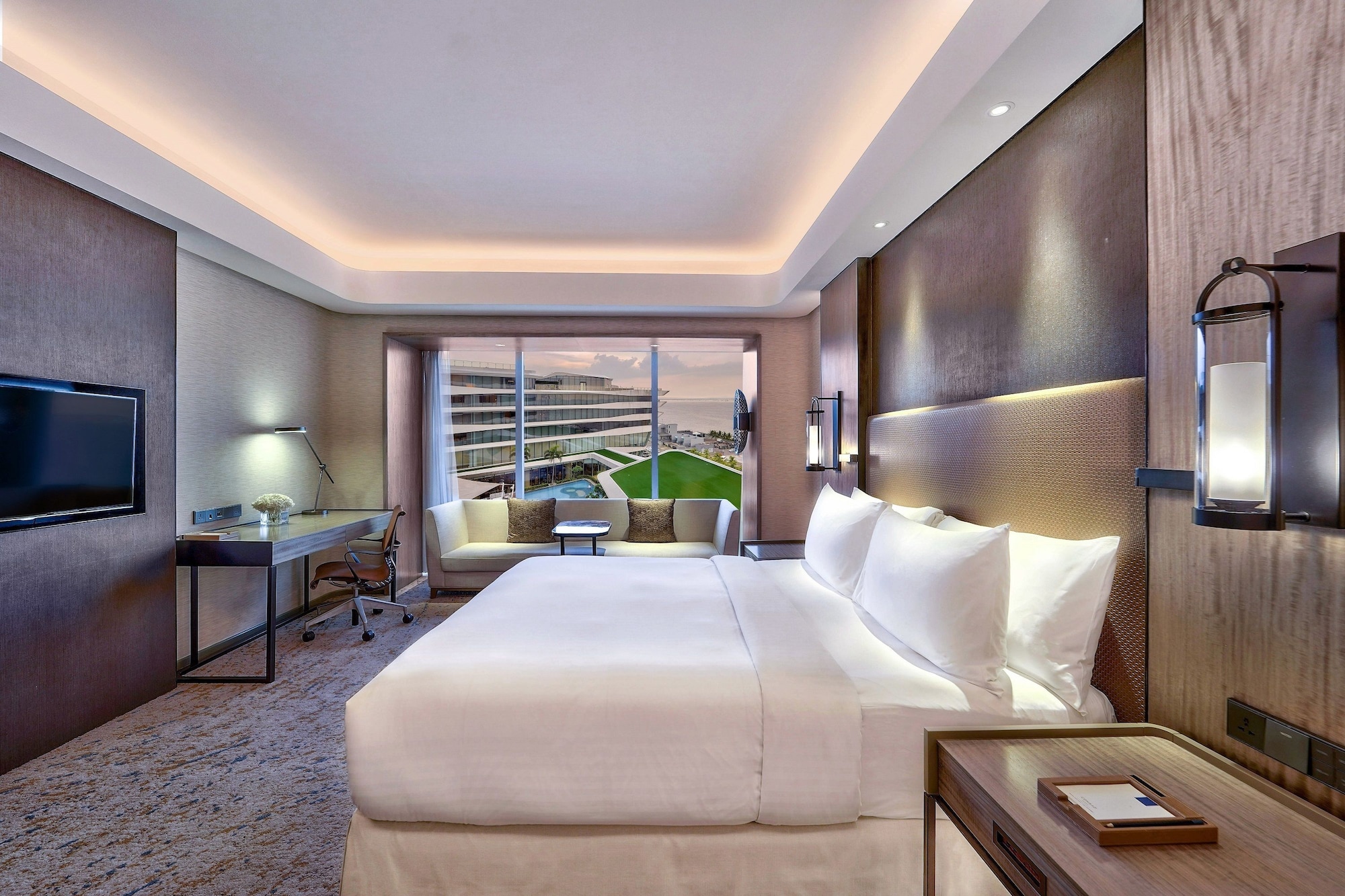 DELUXE, KING BED, PARTIAL BAY VIEW, POOL VIEW