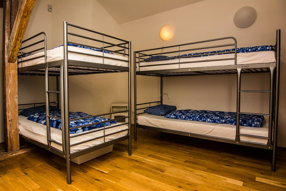 Hostel One Miru 36/64