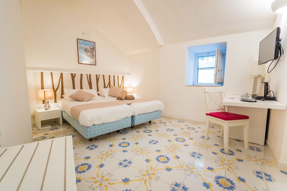 STANDARD, DOUBLE OR TWIN BED, ANNEX