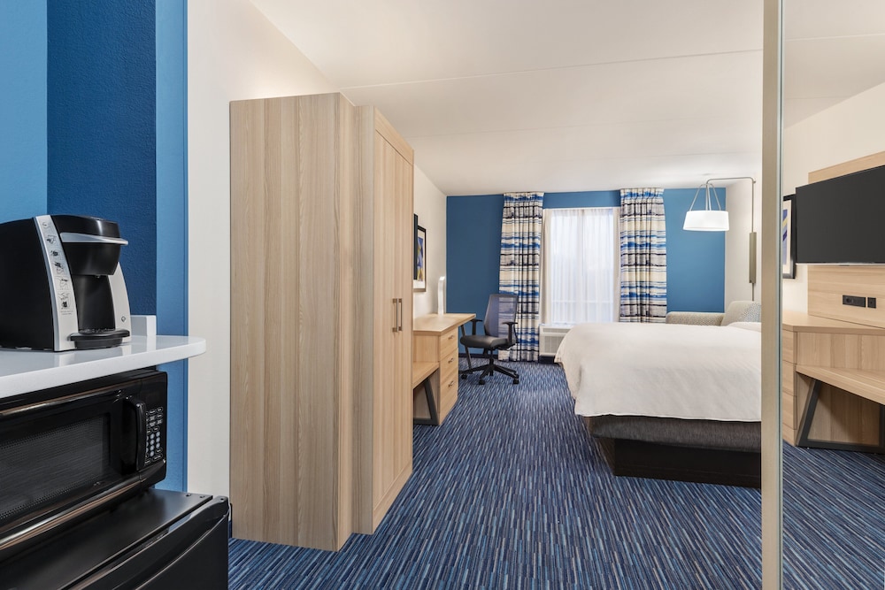 Holiday Inn Dumfries Quantico Center 23/42