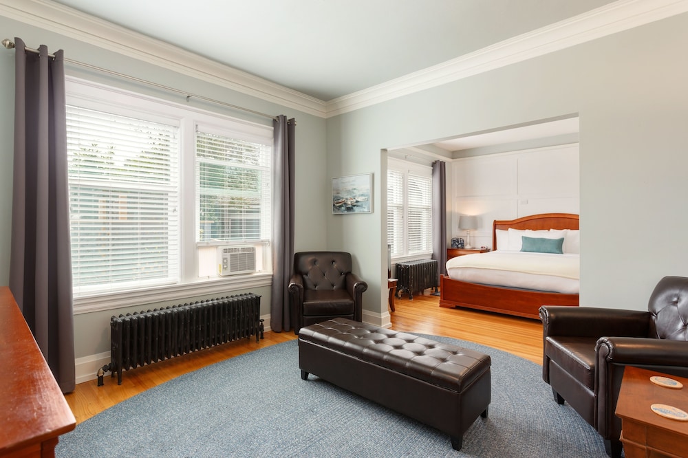 Nantucket Inn 28/50