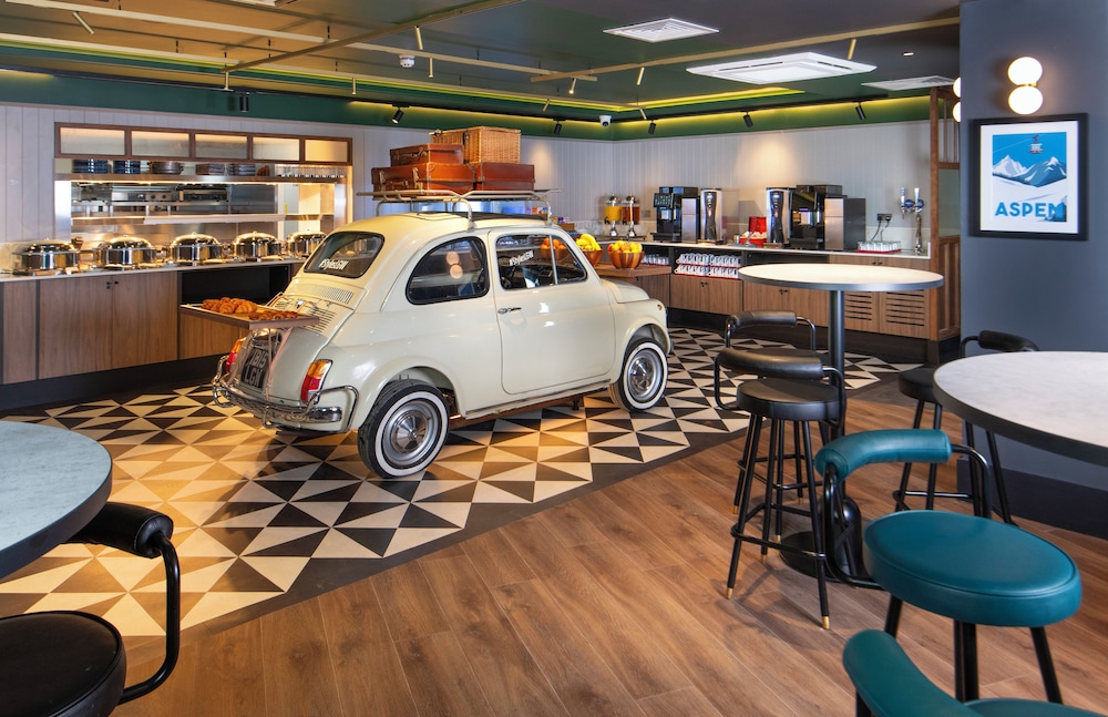 Ibis Styles London Gatwick Airport 53/64