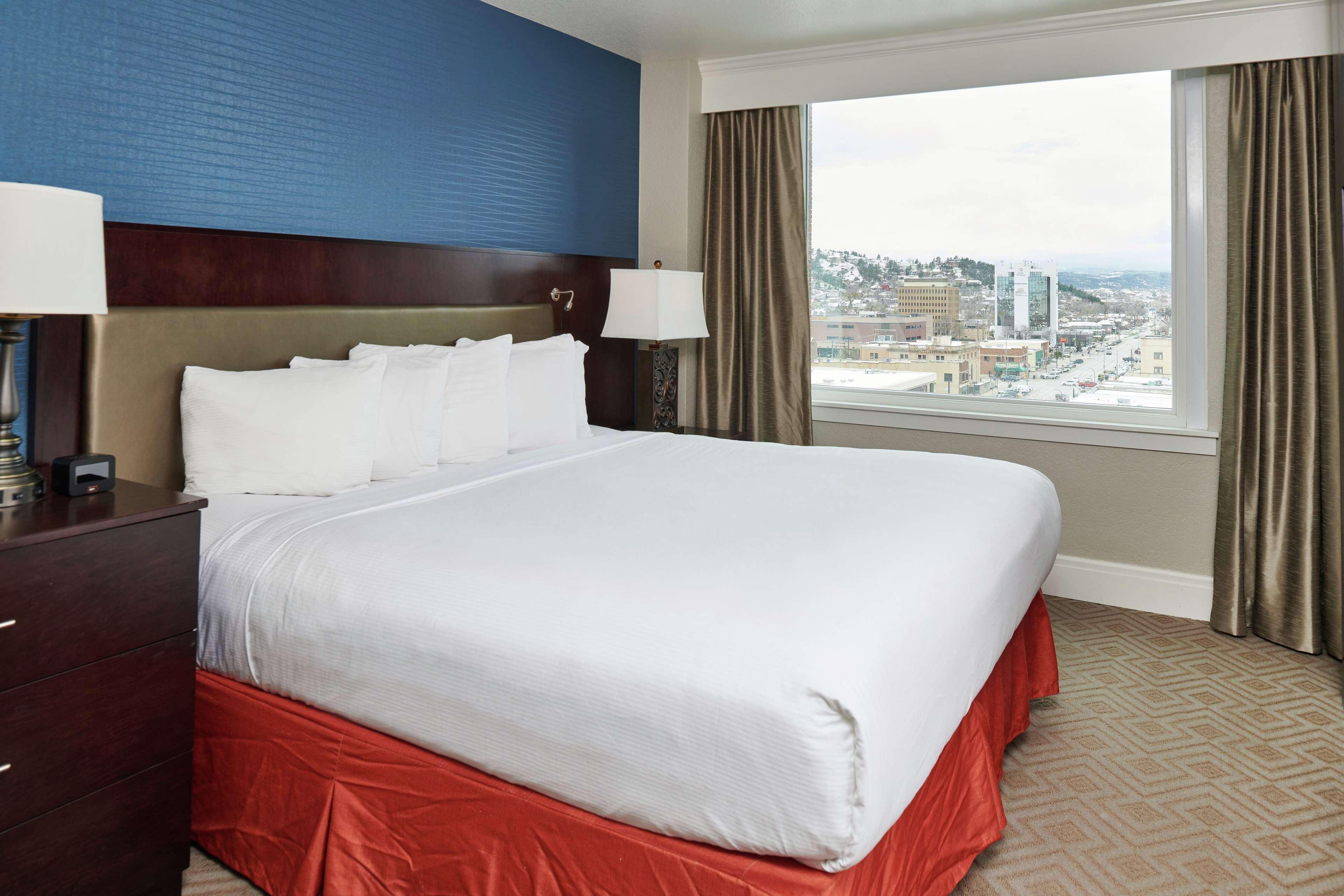 ROOM, KING BED, ACCESSIBLE
