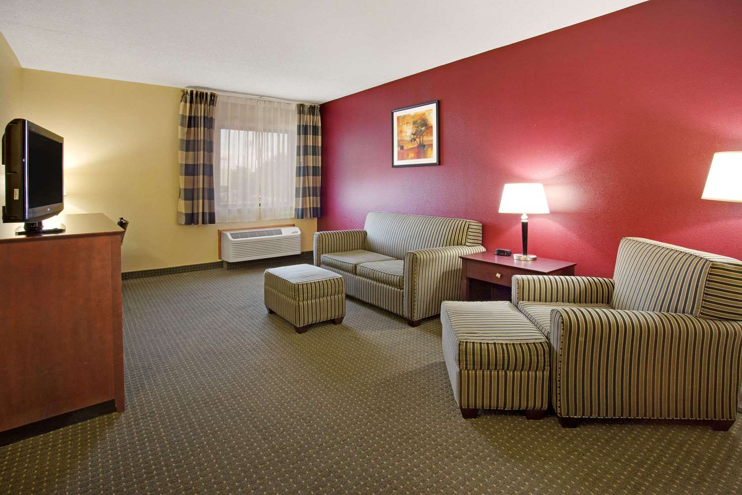 Ramada By Wyndham Bettendorf 7/17