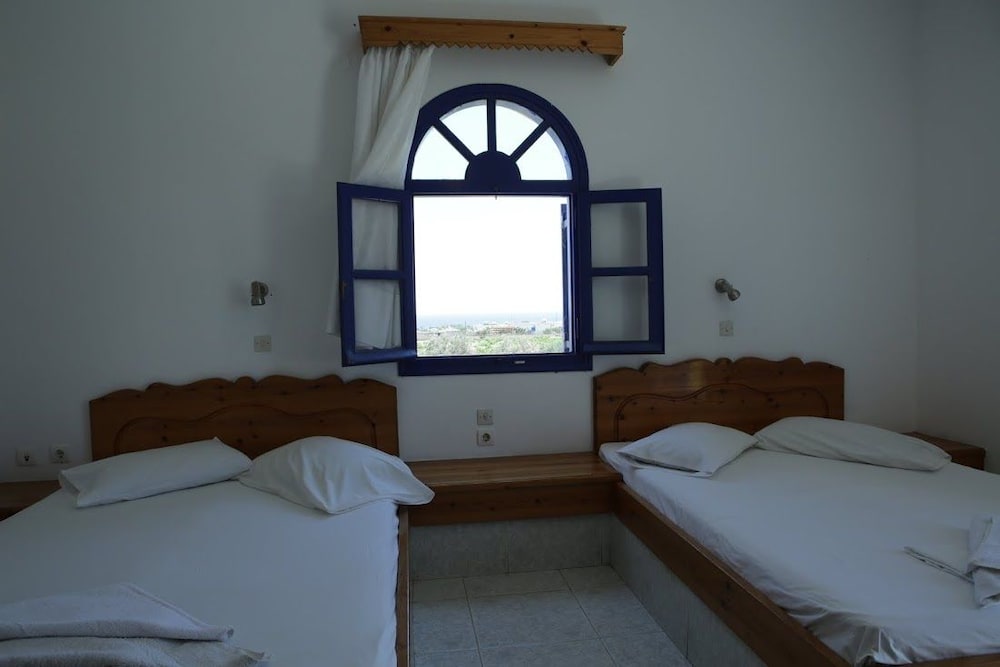 PERISSA HOTEL 9/50