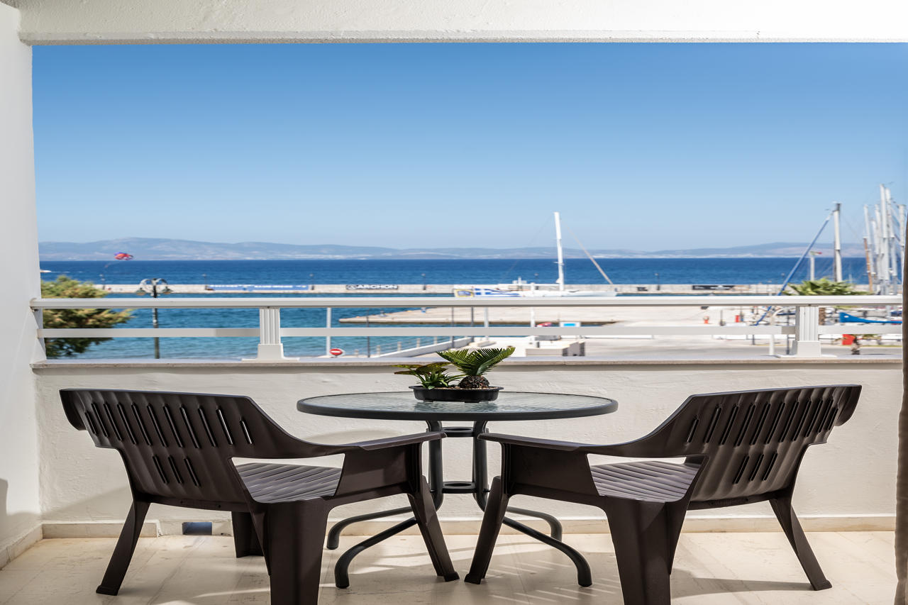 Zephyros Hotel 35/39
