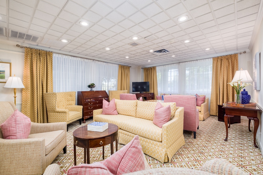 The Farmington Inn &amp; Suites 40/54