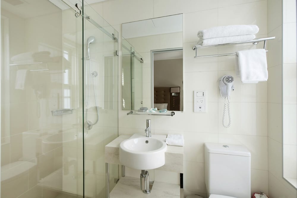 Royal Hotel Randwick 25/70