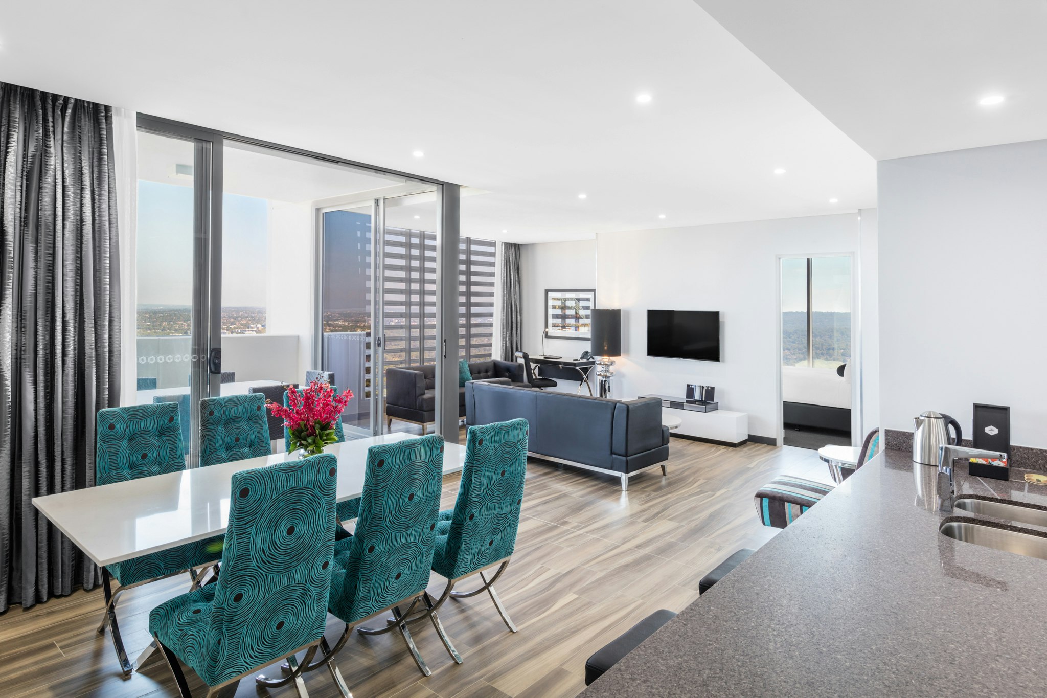 Meriton Suites Chatswood 20/21