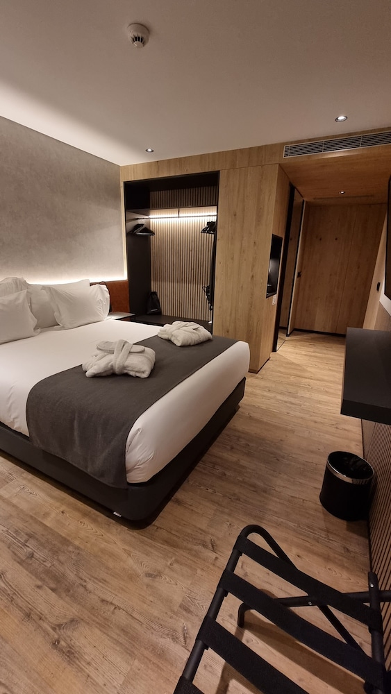 SUPERIOR, DOUBLE BED
