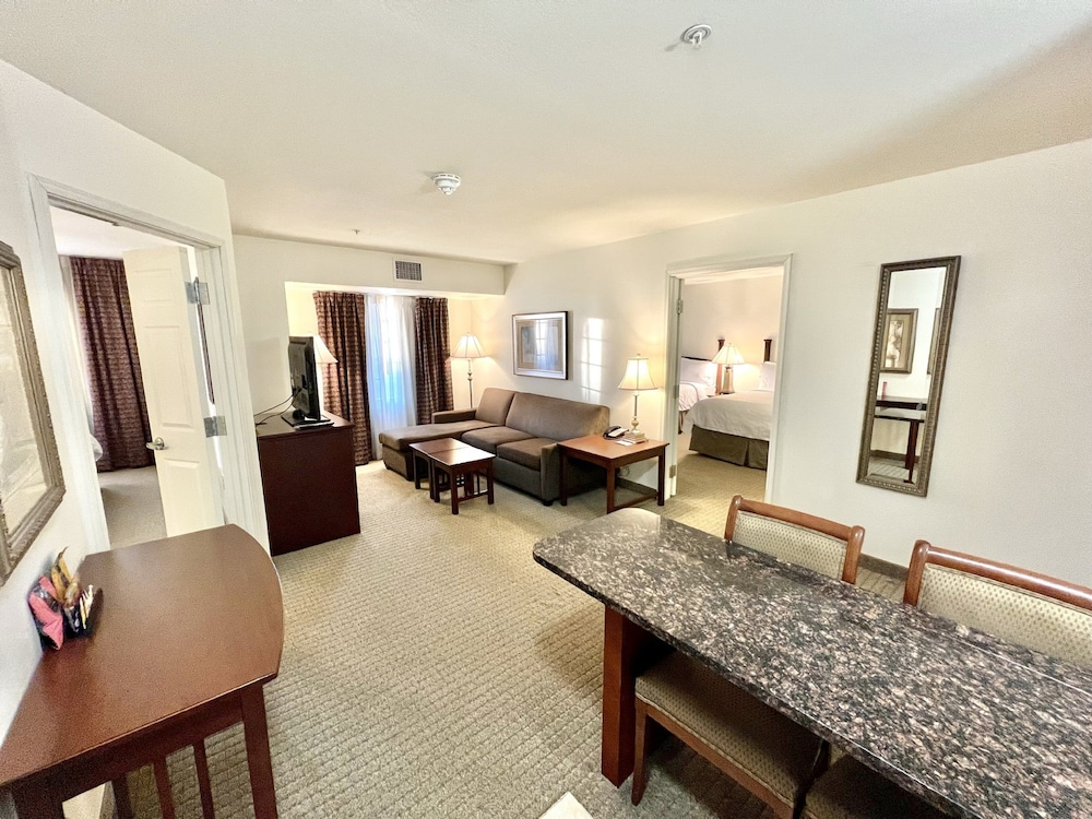 STAYBRIDGE SUITES DETROIT-NOVI 44/60
