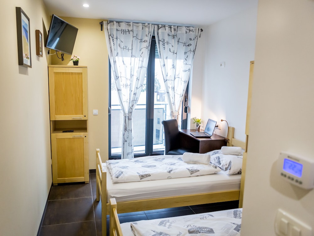 HOSTEL MOVING 13/19