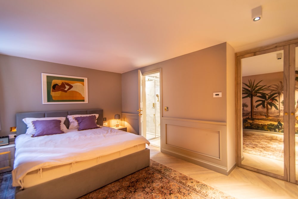 Deluxe, Double Bed, Sofa, Exterior Entrance