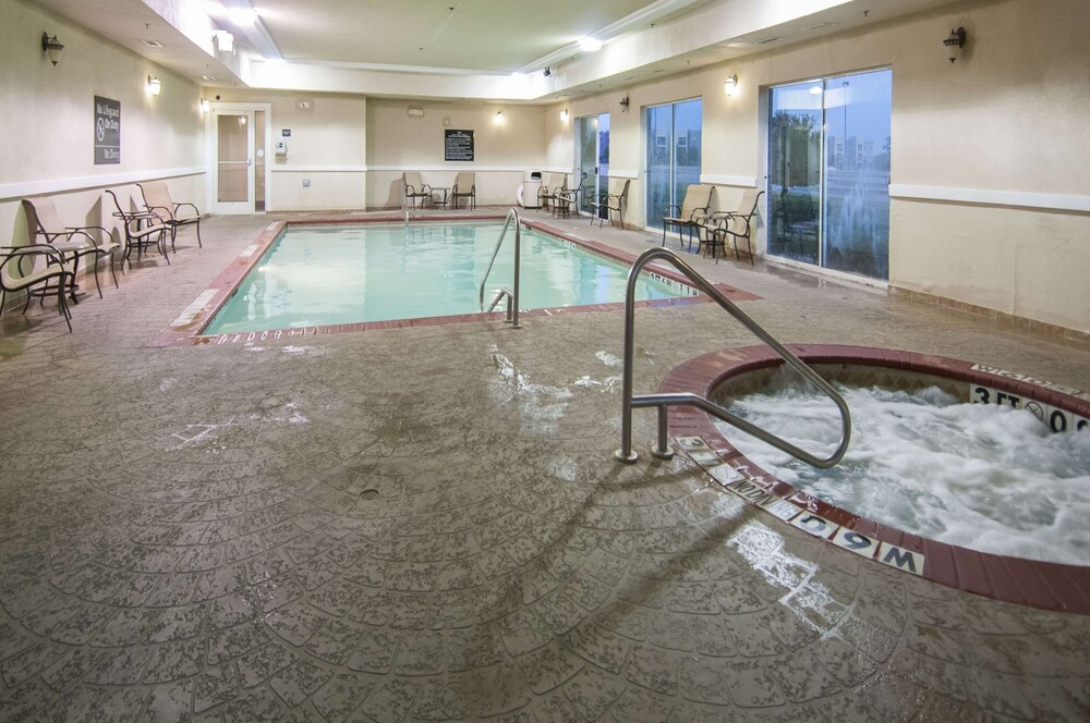 Hampton Inn And Suites Waxahachie 34/76