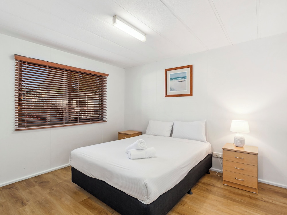 Coachhouse Marina Resort 15/50