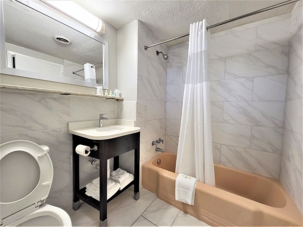 Motel6 Norfolk, VA – East Little Creek 42/50