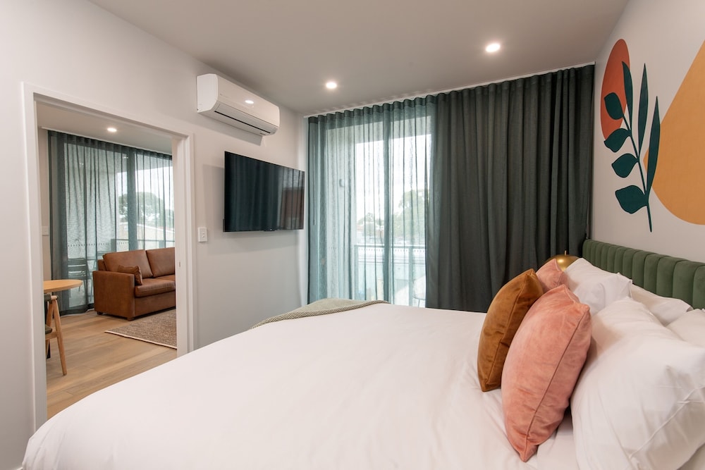 1 BEDROOM, DELUXE, APARTMENT