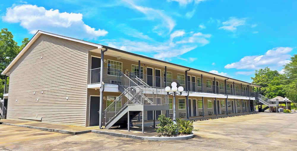 Meriwether Country Inn 38/40