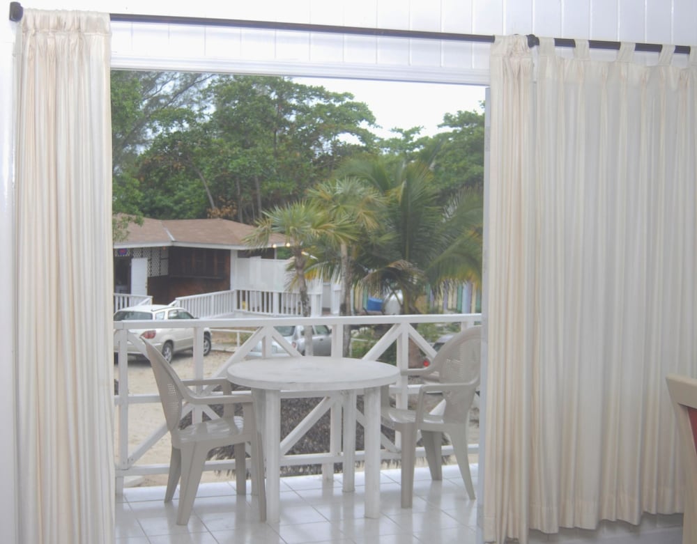 Coral Harbour Beach House And Villas 33/50