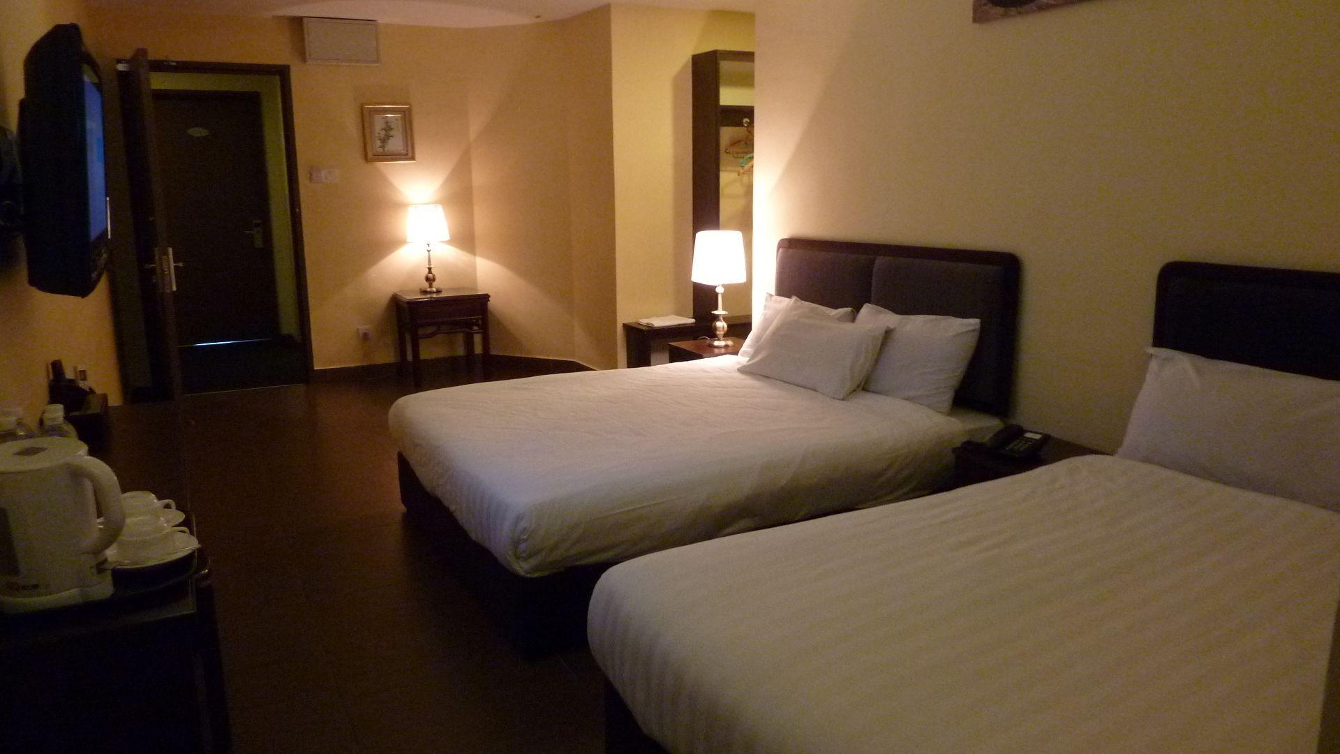 Room, King Bed, Queen Bed, No Window