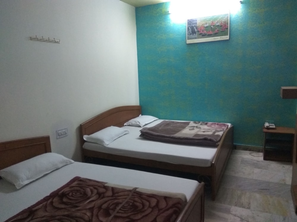 Hotel Ganga Kripa 5/37