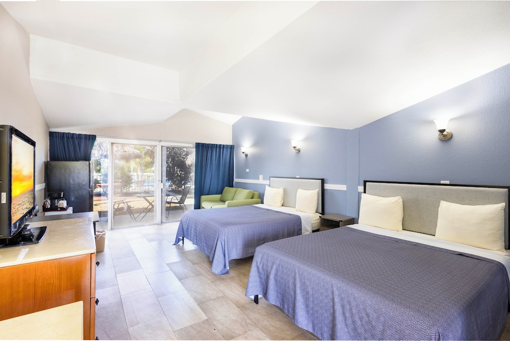 Warm Mineral Springs Motel 8/45