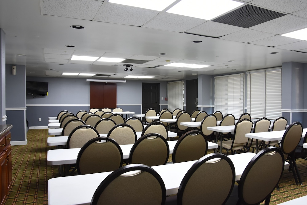 Days Inn by Wyndham Lebanon 28/35