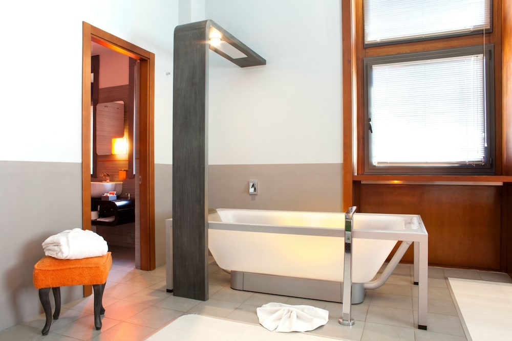 Orange Hotel 16/40