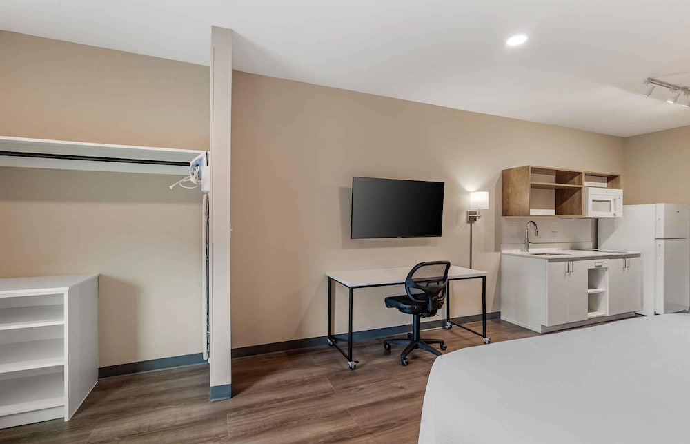 Extended Stay America Premier Suites- Jacksonville - Airport 22/40