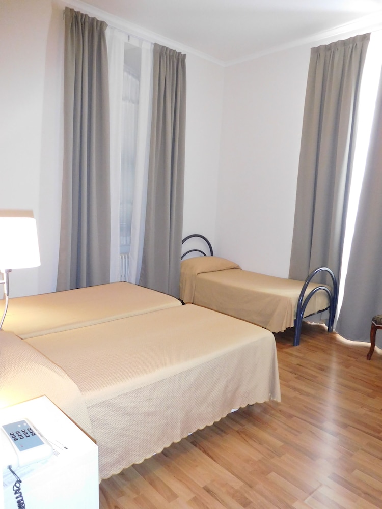 VILLA MARIA HOTEL 27/70