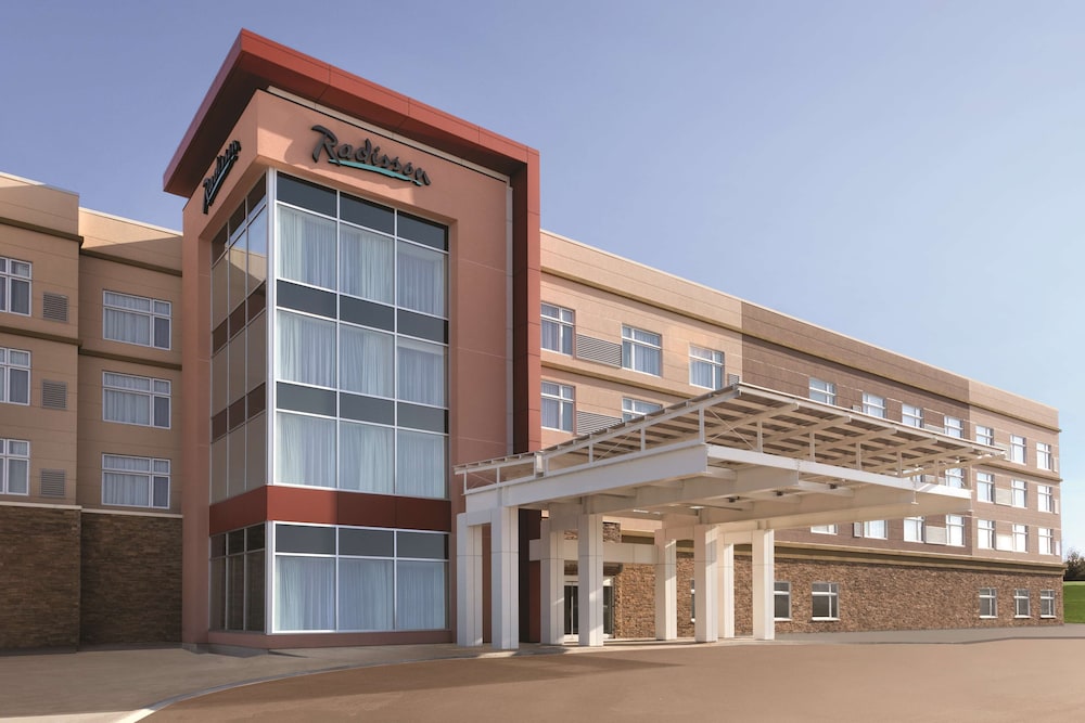 Radisson Kingswood Hotel Fredericton, NB 2/49