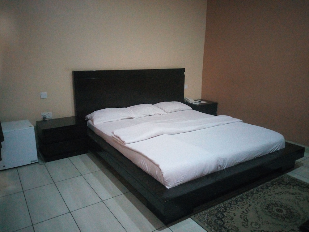 PRESIDENTIAL, SUITE
