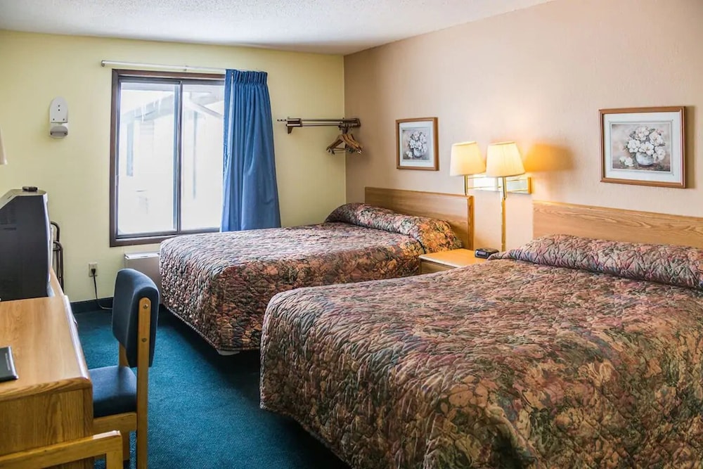 Norwood Inn Suites Roseville 7/30