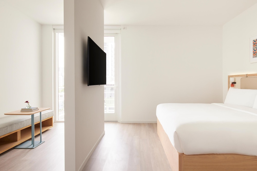 Room, King Bed, Balcony, Accessible