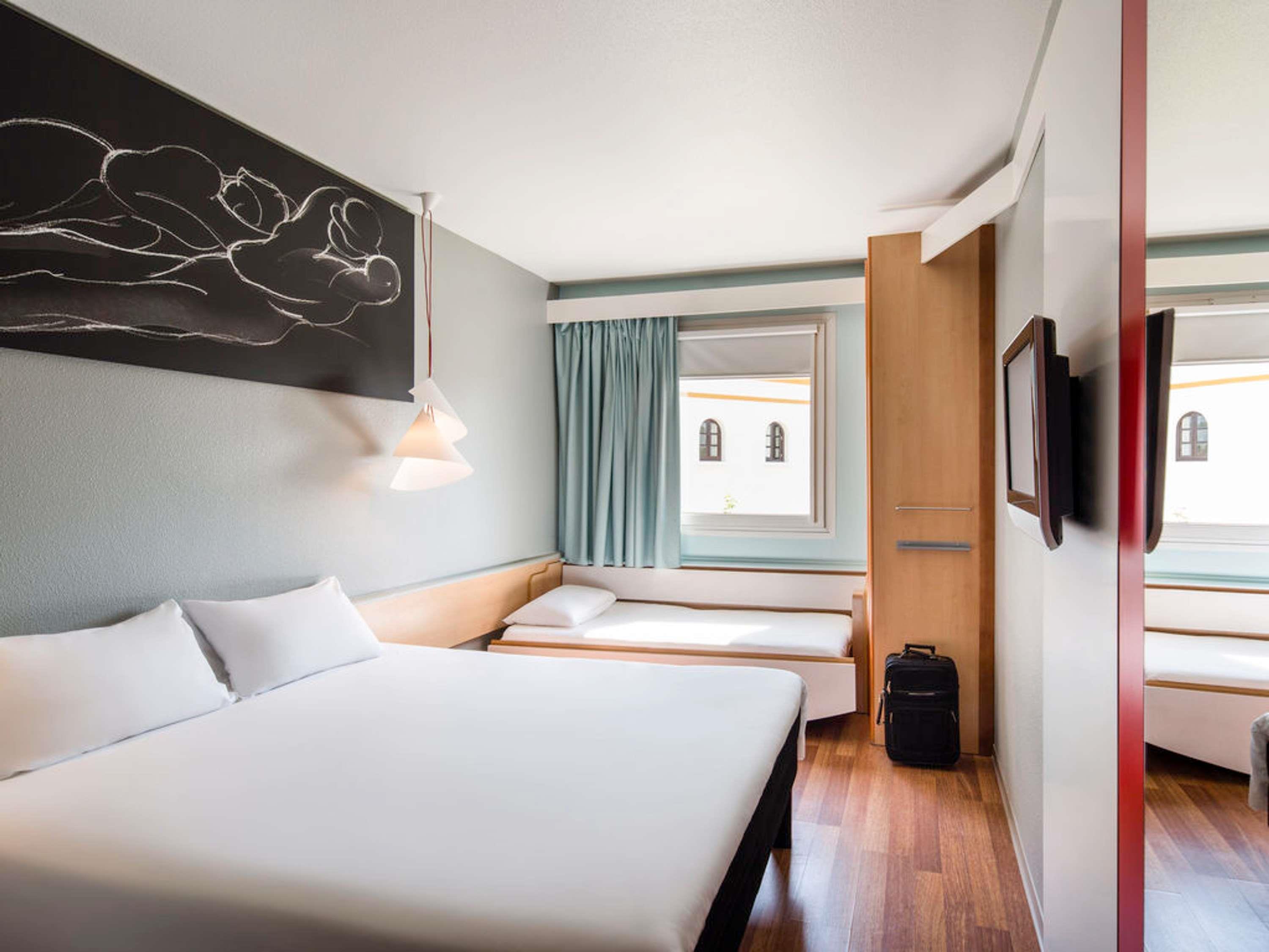 ROOM, DOUBLE BED, WITH EXTRA BED