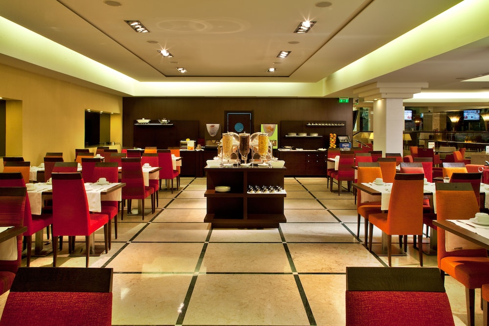 Turim Iberia Hotel 53/64