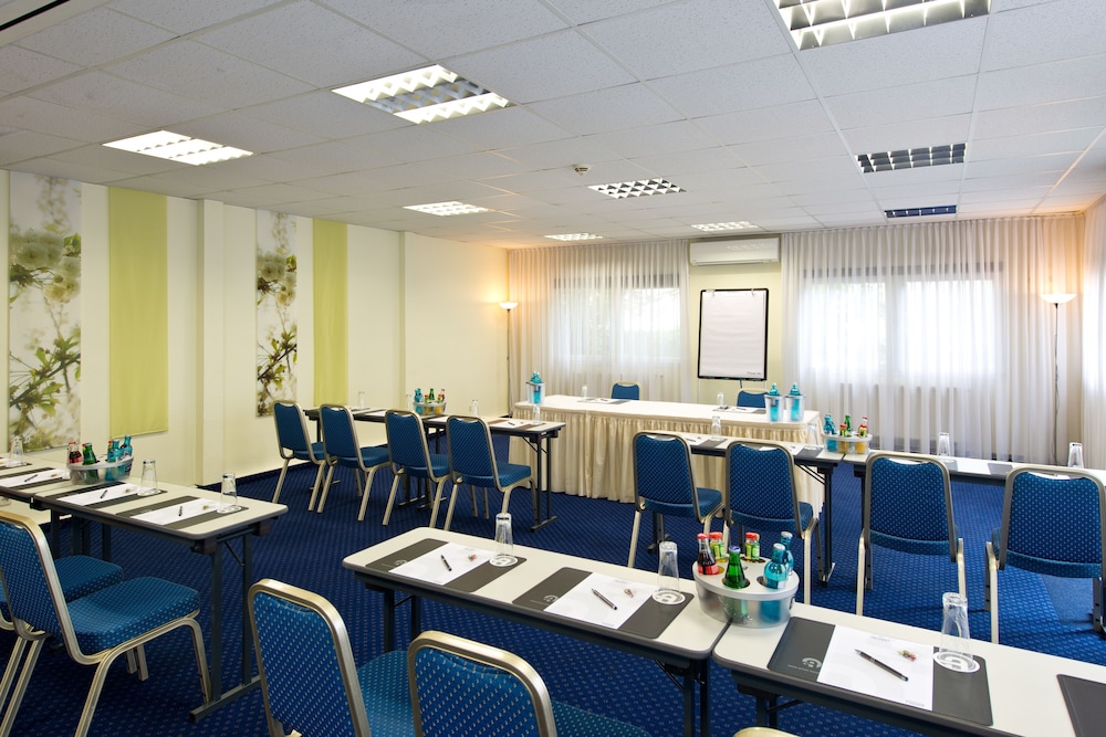 ACHAT Hotel Dresden Elbufer 67/71