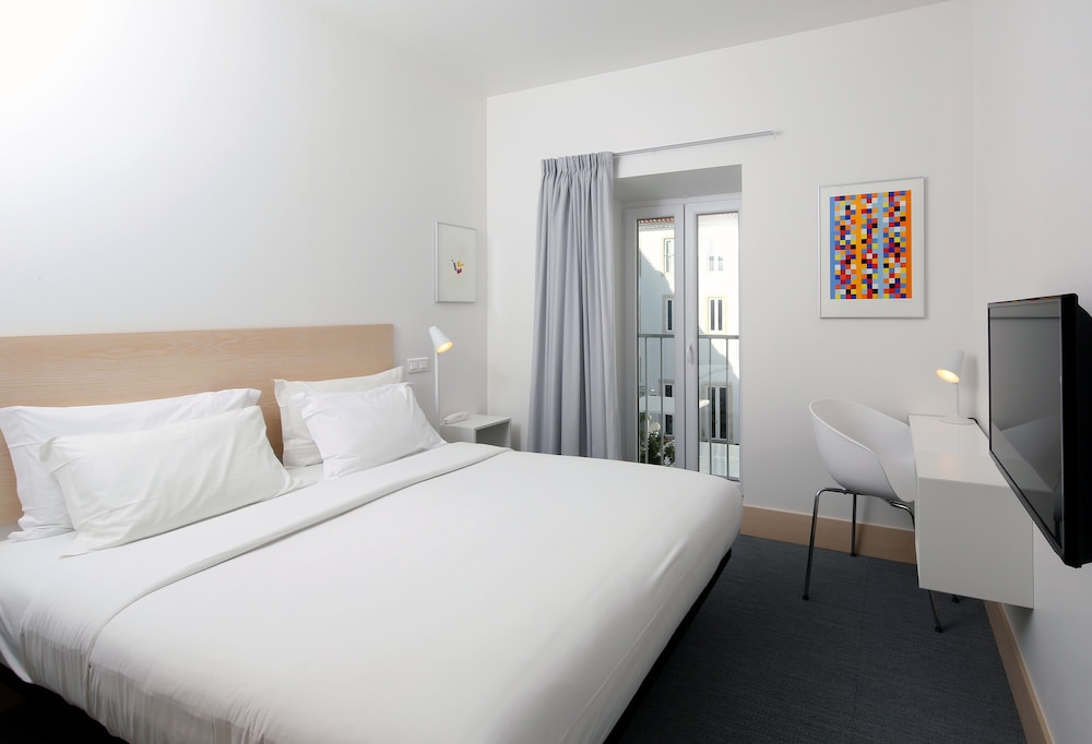 ROOM, DOUBLE BED