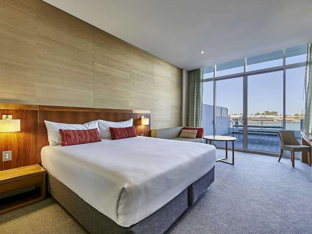 Bliss, Double Bed, Bathtub، The Sebel Mandurah 6/10