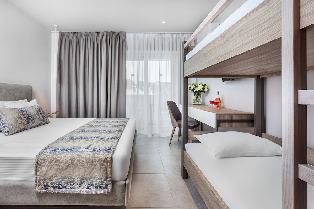 EXECUTIVE, FAMILY, SEA VIEW