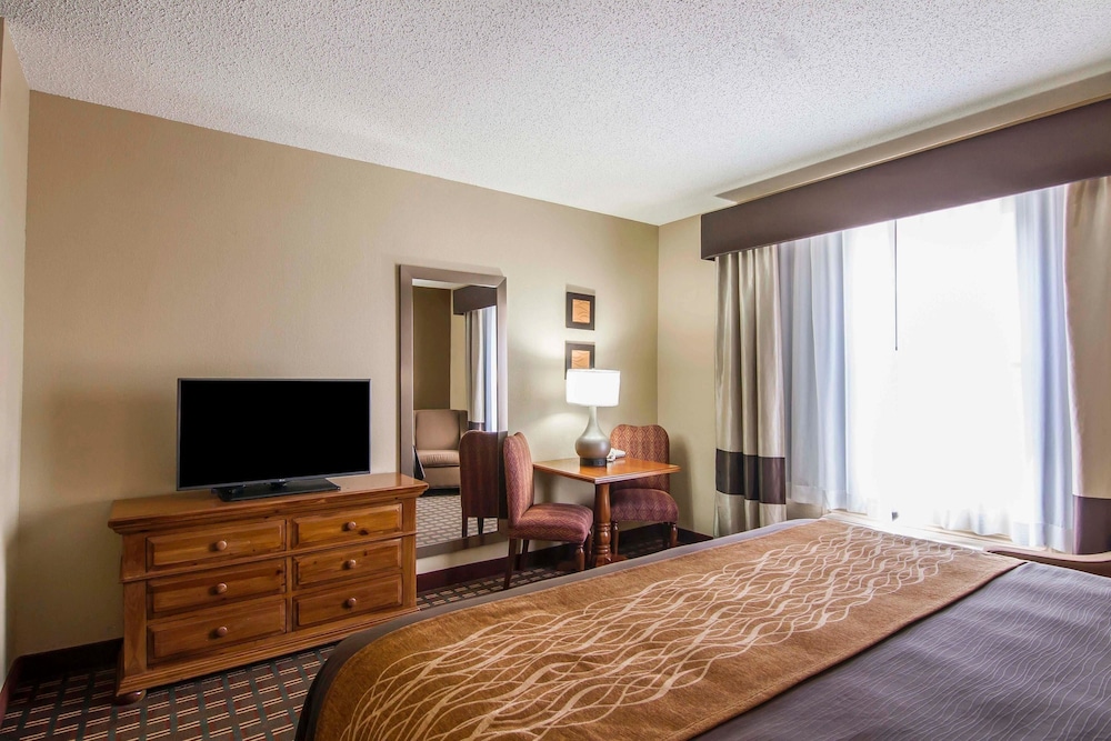 Quality Inn & Suites I-35 E-Walnut Hill 16/41