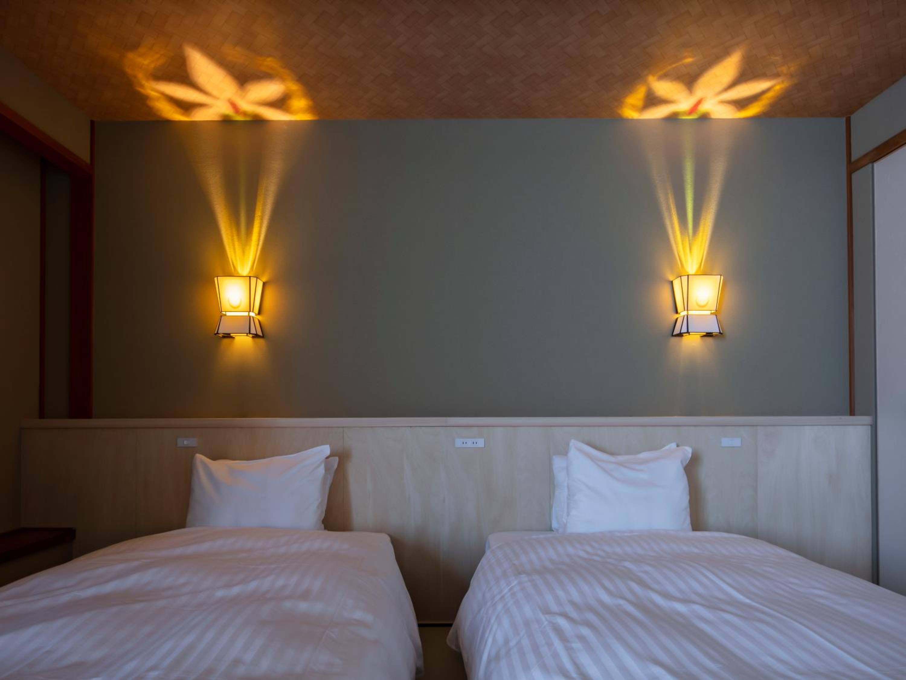 JAPANESE, TWIN BEDS