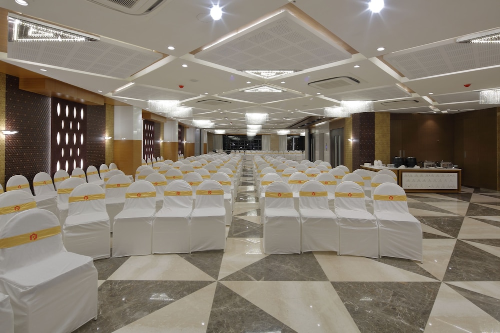 HOTEL PRAGATI THE GRAND 40/42